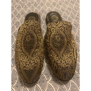 Mens cloth clogs